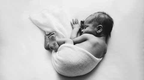 Fotógrafo profesional de recién nacidos
